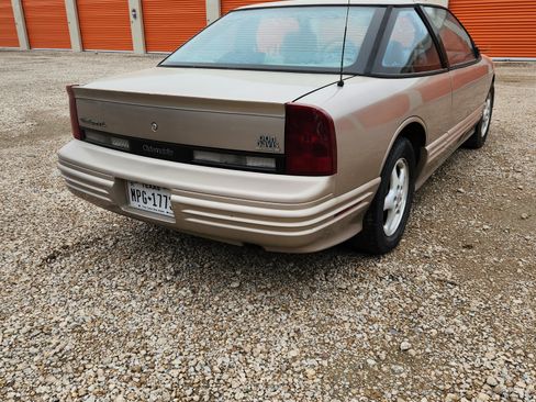 Used 1997 Oldsmobile Cutlass Supreme SL image 4