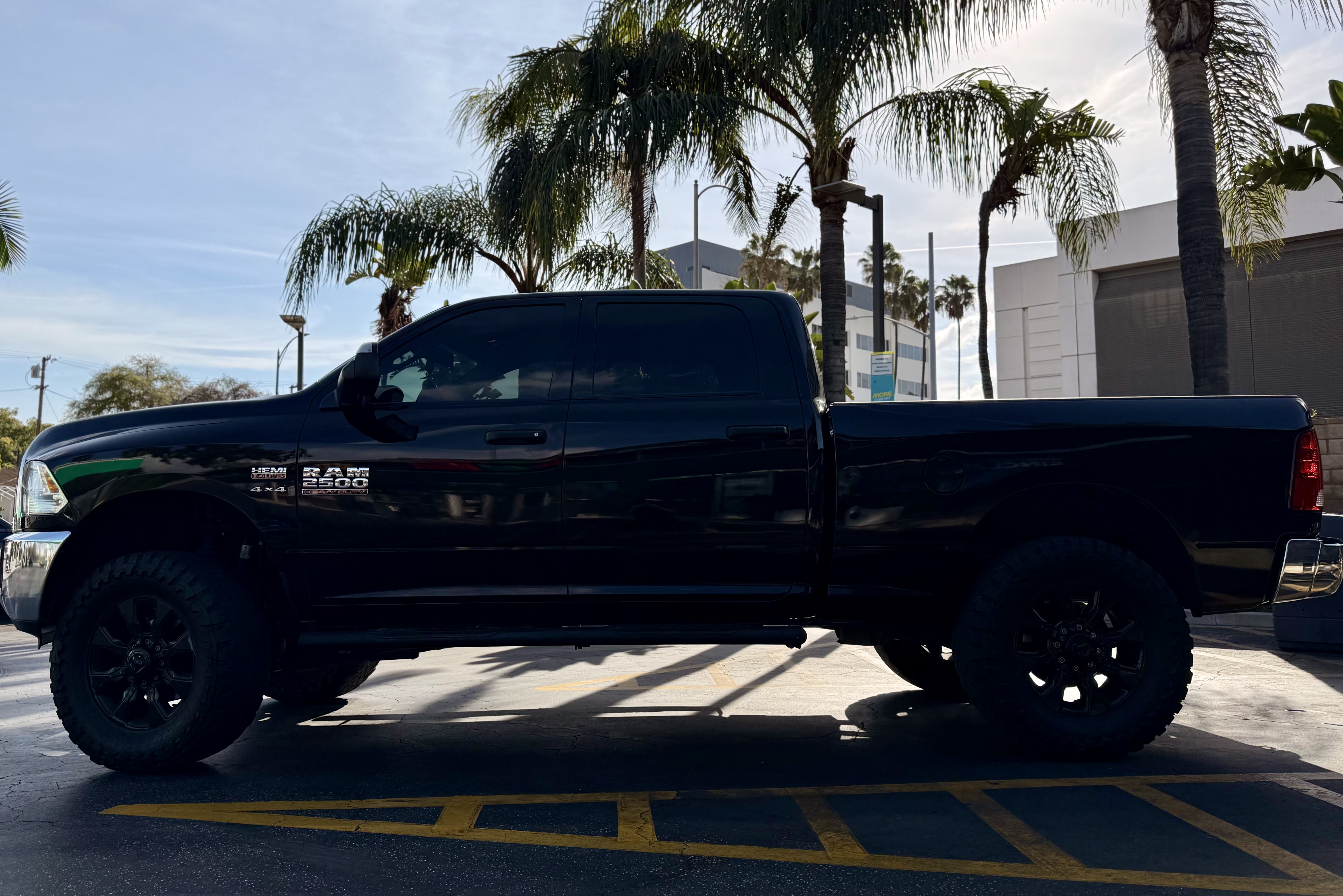 Used 2014 RAM 2500 Tradesman w/ Chrome Appearance Group AWD/4WD image 2