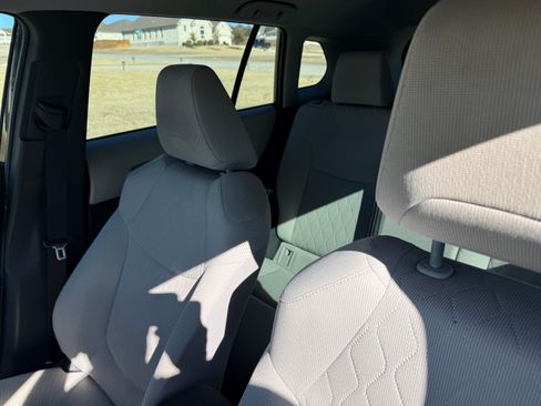 Used 2022 Toyota Corolla Cross L image 10