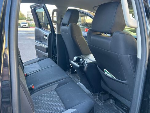 Used 2018 Toyota Tundra SR5 w/ SR5 Upgrade Package AWD/4WD image 10