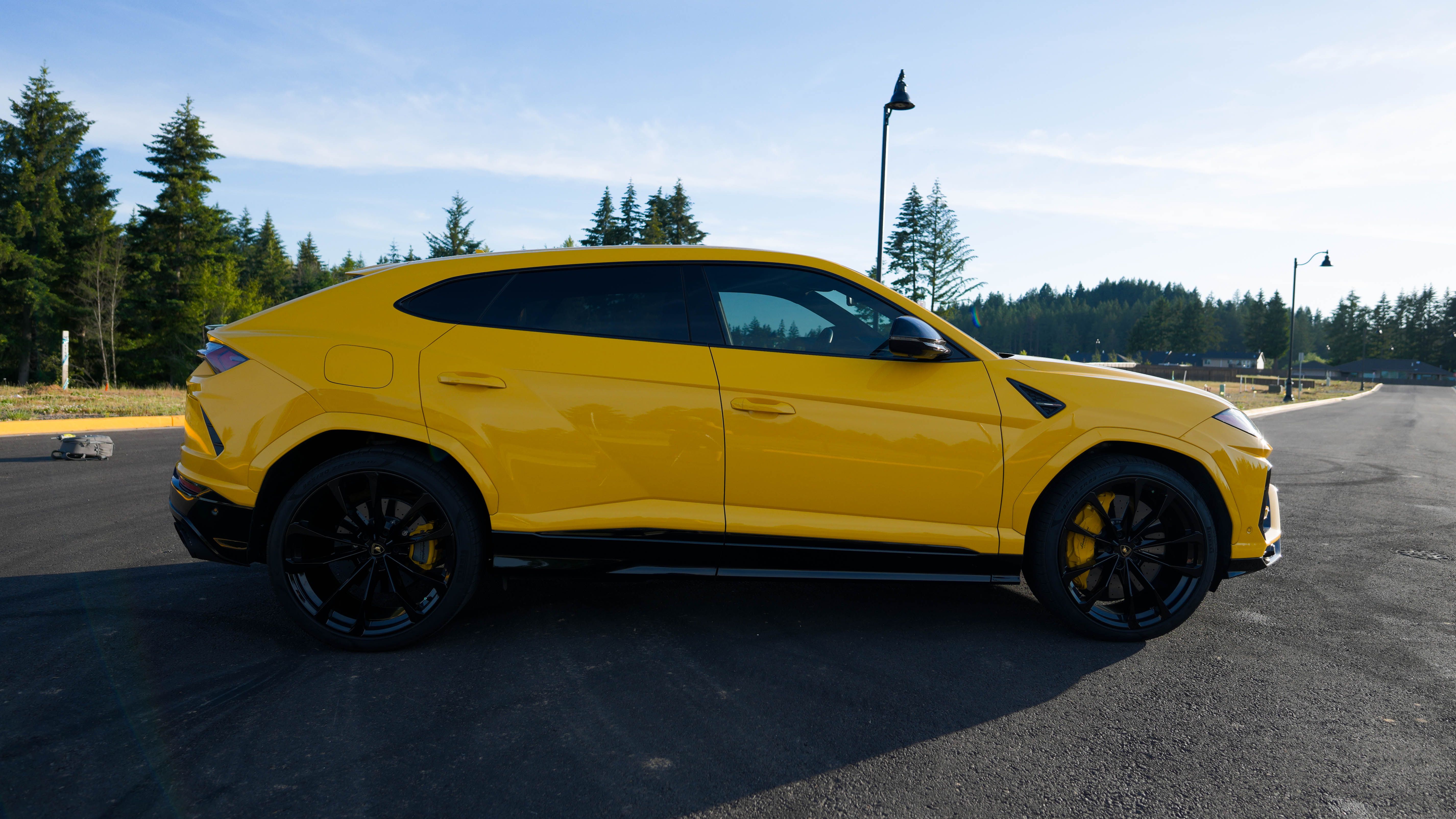 Used 2021 Lamborghini Urus AWD/4WD image 2