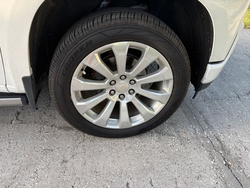 Used 2022 Chevrolet Silverado 1500 High Country image 16