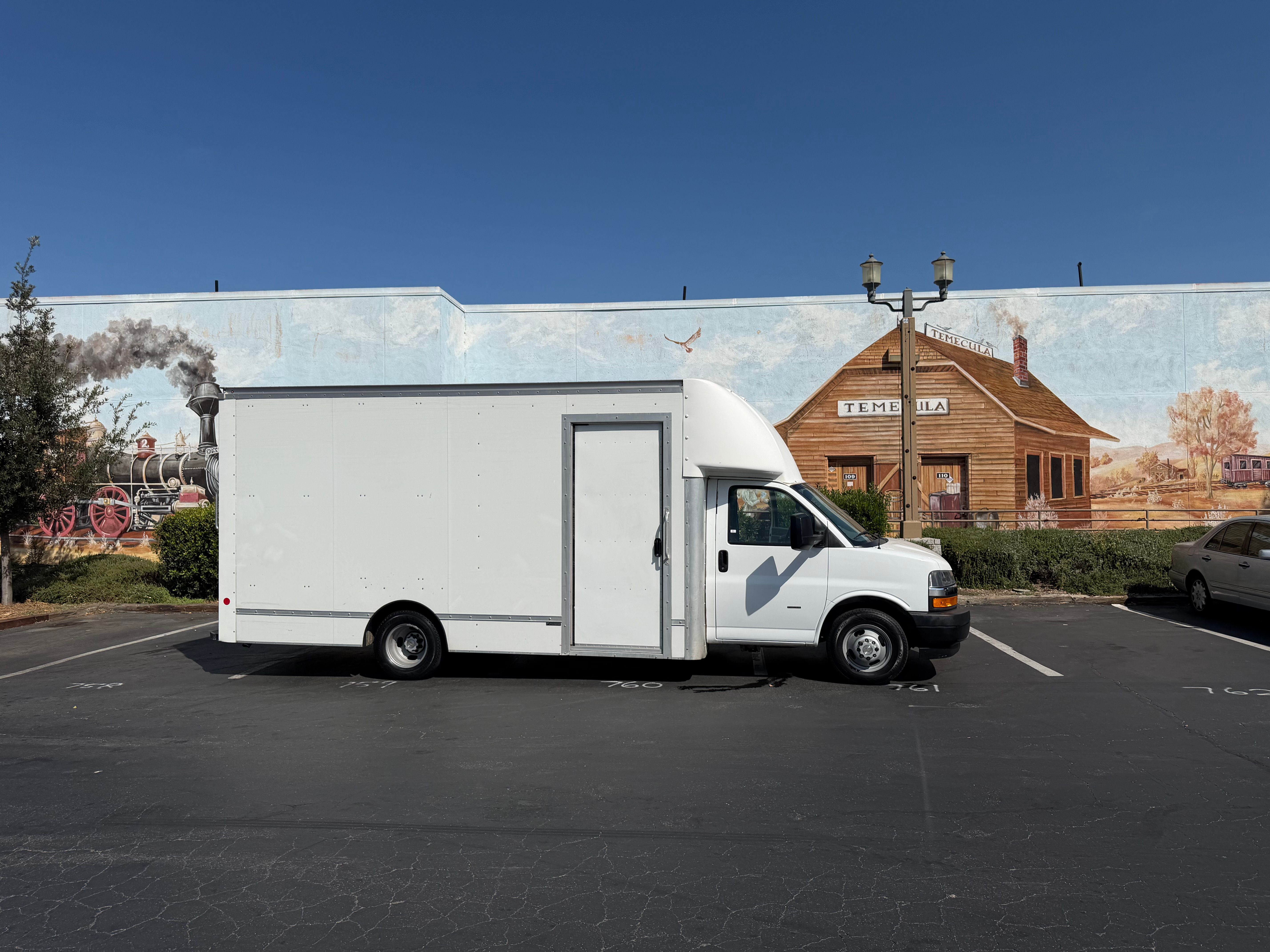 Used 2021 Chevrolet Express 3500 w/ Power Convenience Package RWD image 1