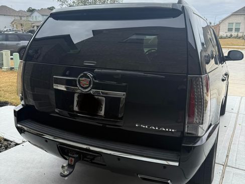 Used 2013 Cadillac Escalade Premium image 13