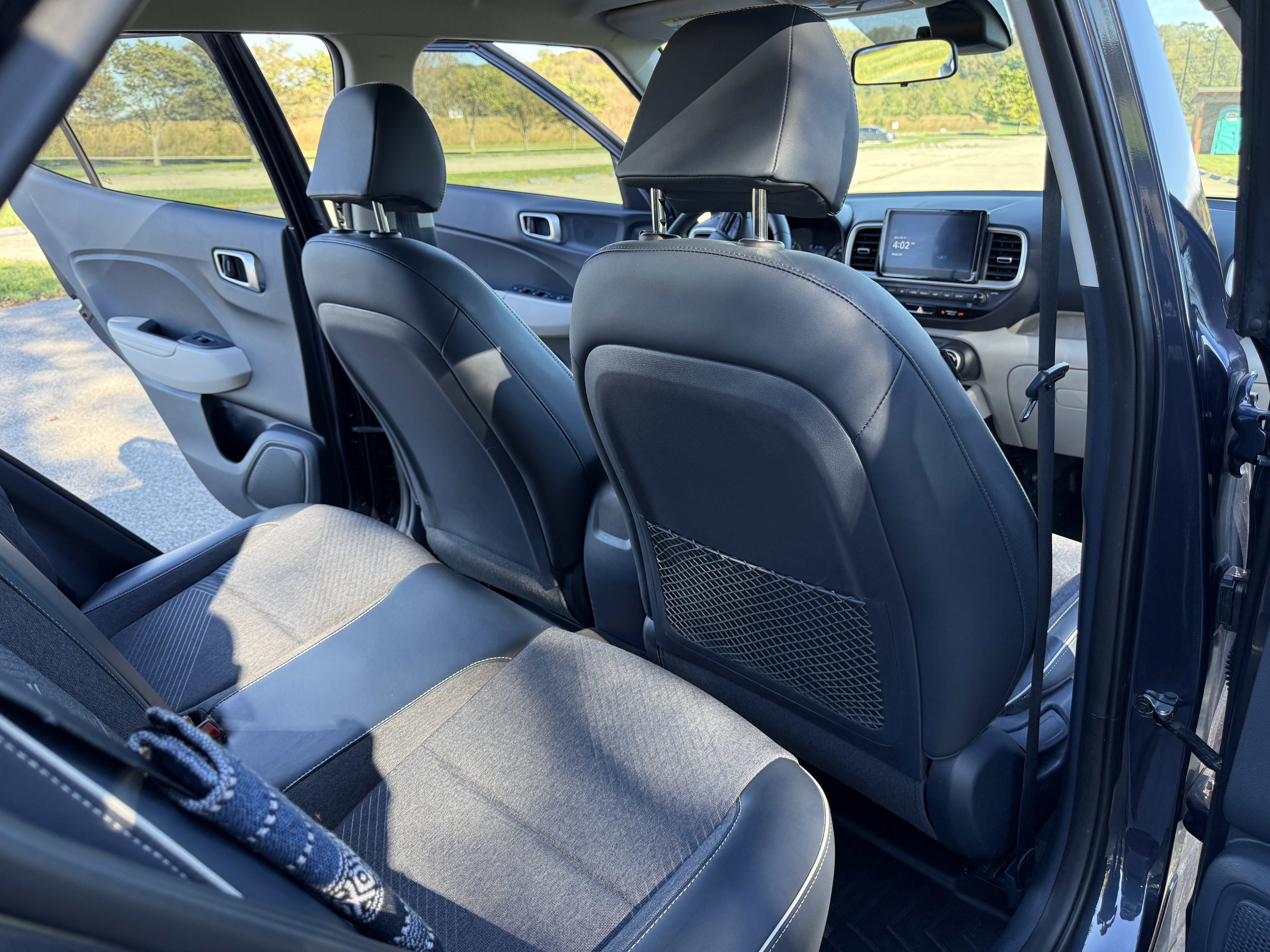 Used 2022 Hyundai Venue Limited FWD image 10