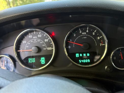 Used 2014 Jeep Wrangler Unlimited Rubicon w/ Connectivity Group AWD/4WD image 12