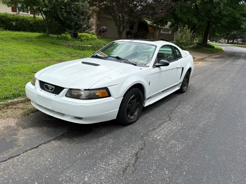 Used 2000 Ford Mustang Coupe RWD image 1