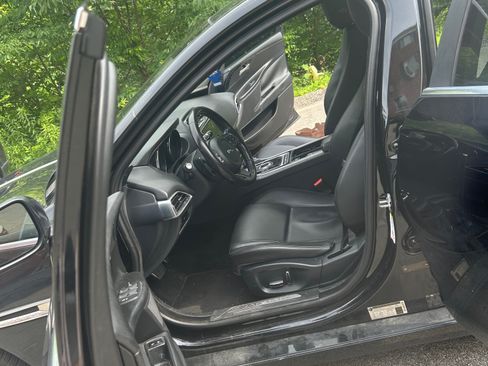 Used 2019 Jaguar XE Premium image 16