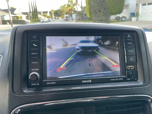 Used 2016 Dodge Grand Caravan SXT w/ UConnect Hands-Free Group image 9