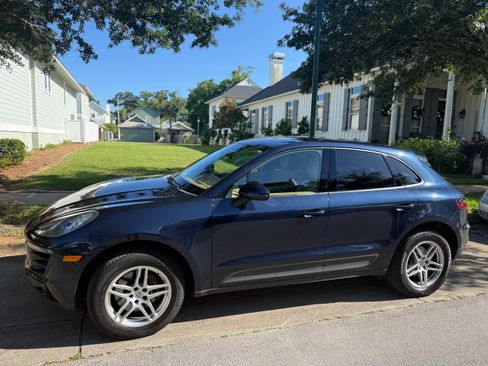 Used 2017 Porsche Macan AWD/4WD image 2