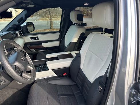 Used 2024 Toyota Sequoia Platinum image 8