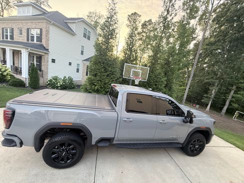 Used 2025 GMC Sierra 2500 AT4 w/ AT4 Premium Plus Package AWD/4WD image 14