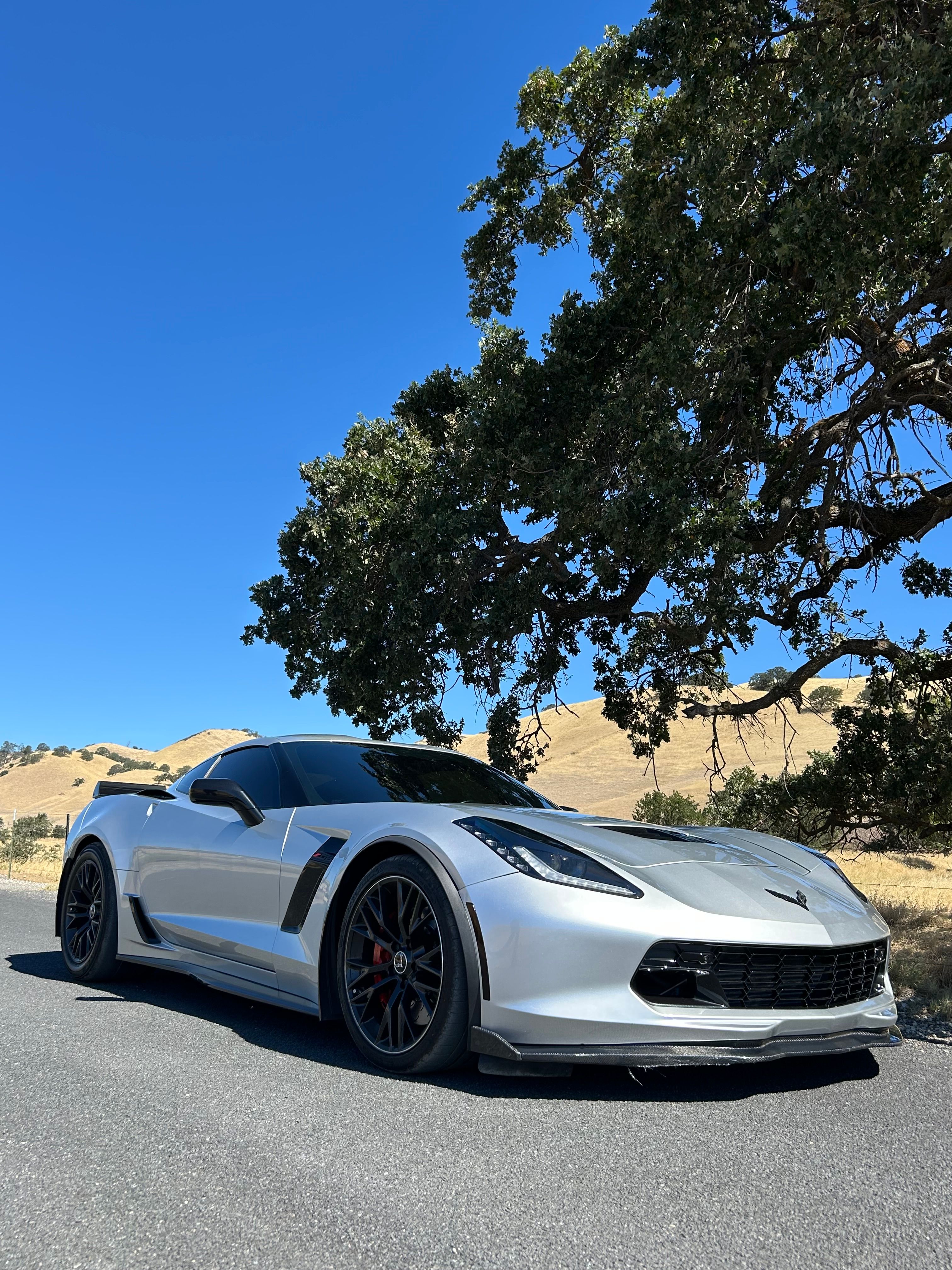 Used 2016 Chevrolet Corvette Z06 w/ 3LZ Preferred Equipment Group RWD image 8