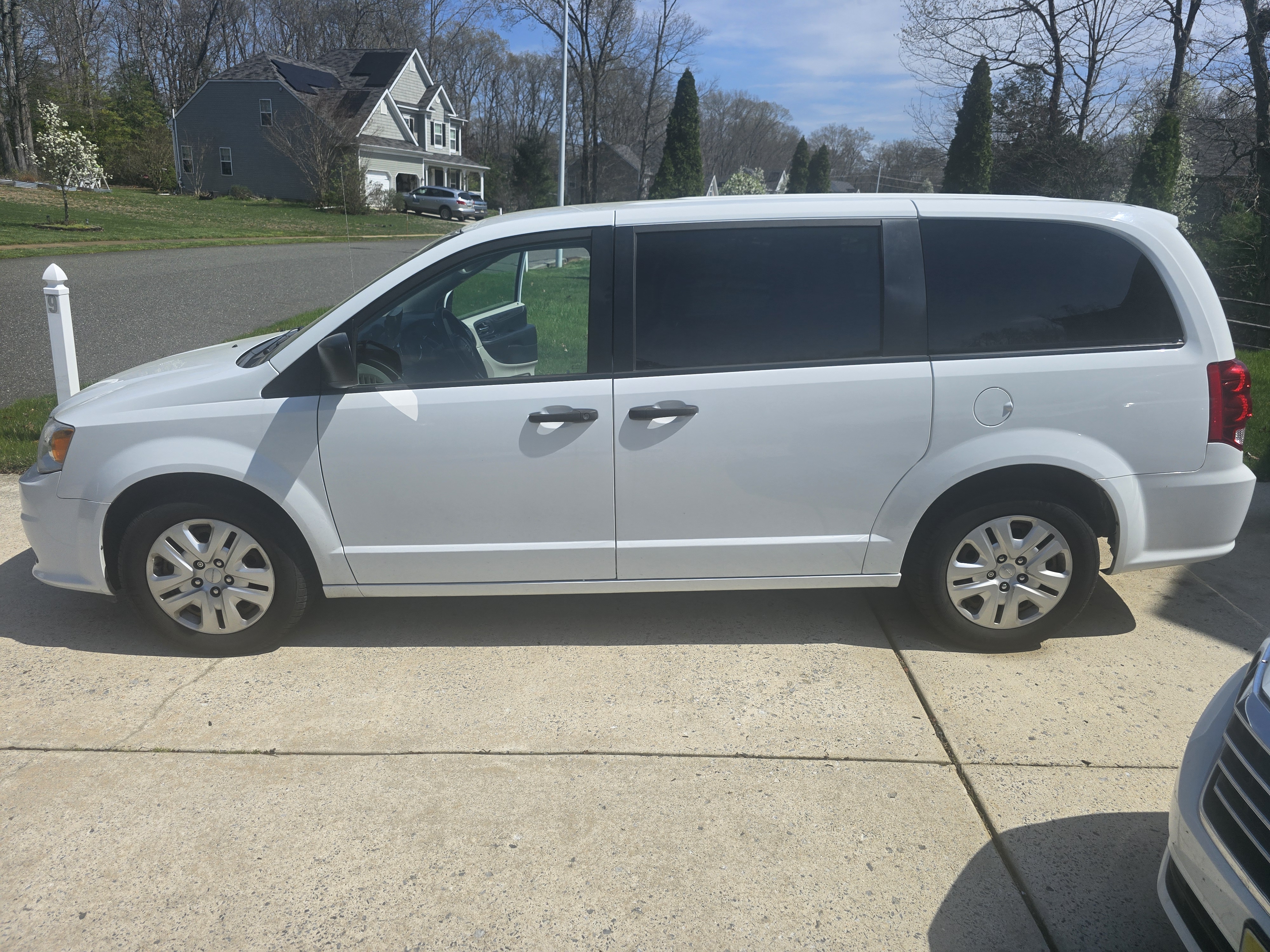 Used 2019 Dodge Grand Caravan SE FWD image 10