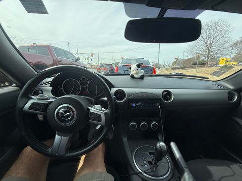 Used 2011 MAZDA MX-5 Miata Touring image 9