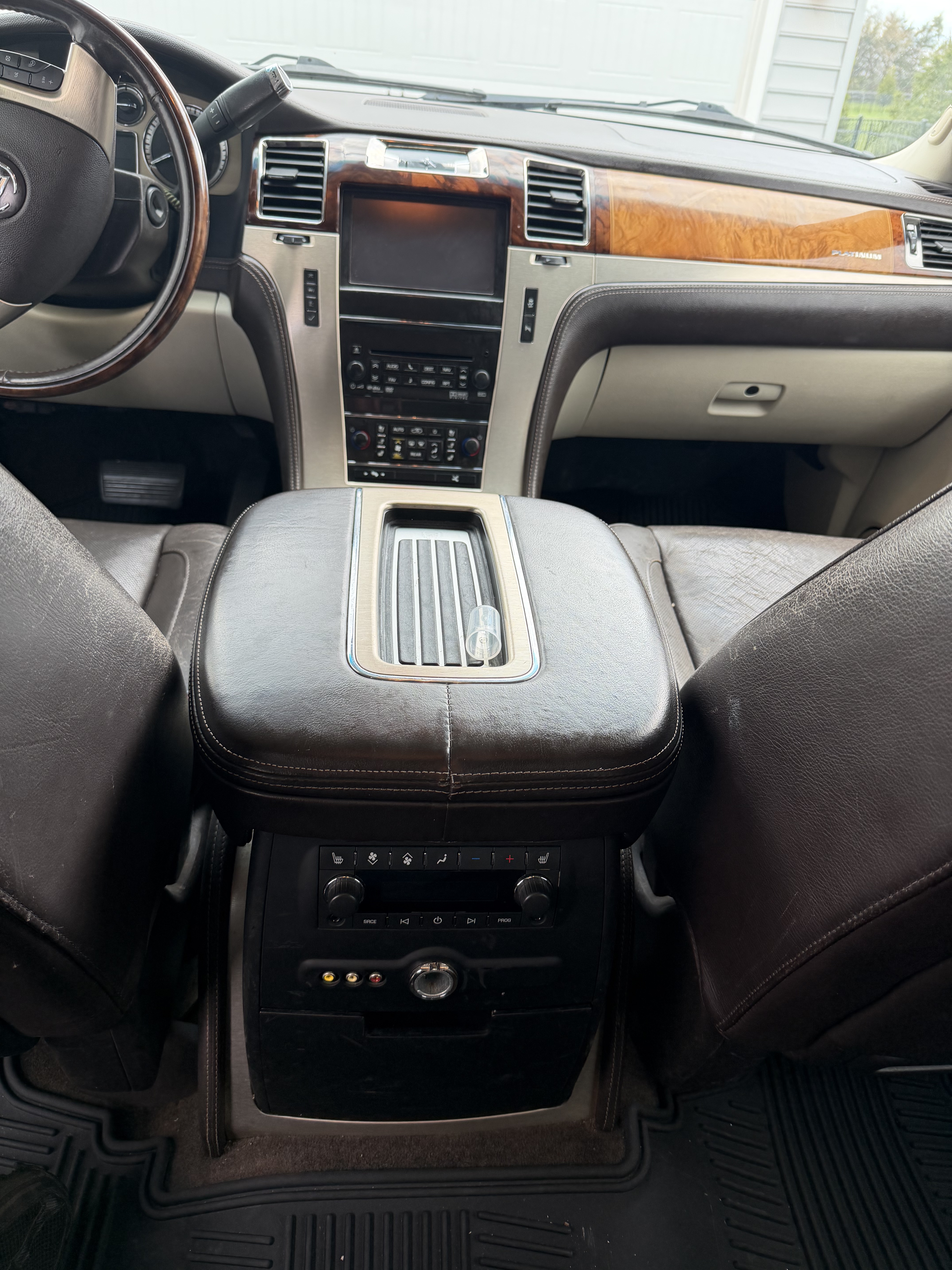 Used 2014 Cadillac Escalade ESV Platinum AWD/4WD image 16