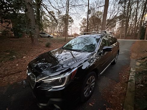 Used 2018 Subaru Outback 3.6R Touring image 1