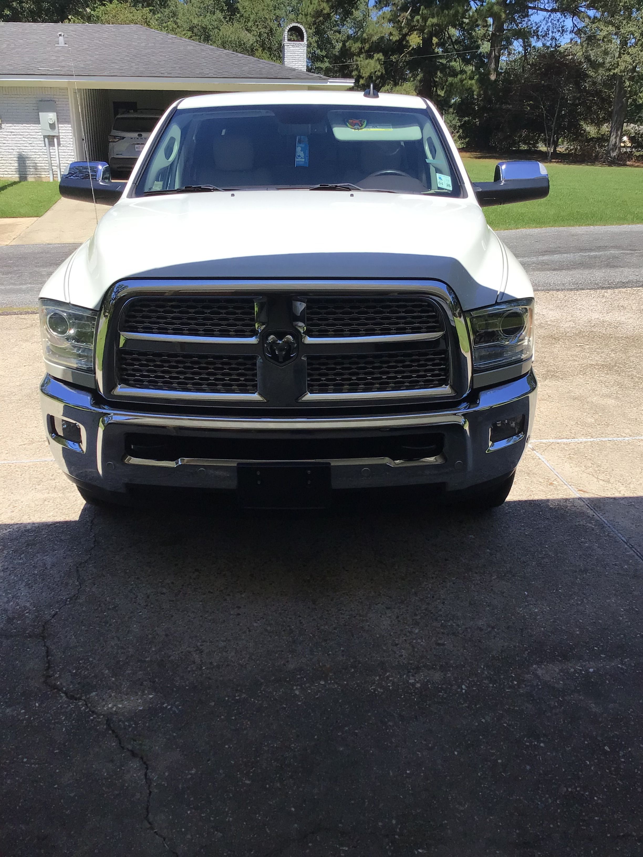 Used 2018 RAM 2500 Laramie RWD image 1