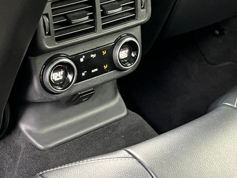 Used 2019 Land Rover Range Rover Velar R-Dynamic SE image 11