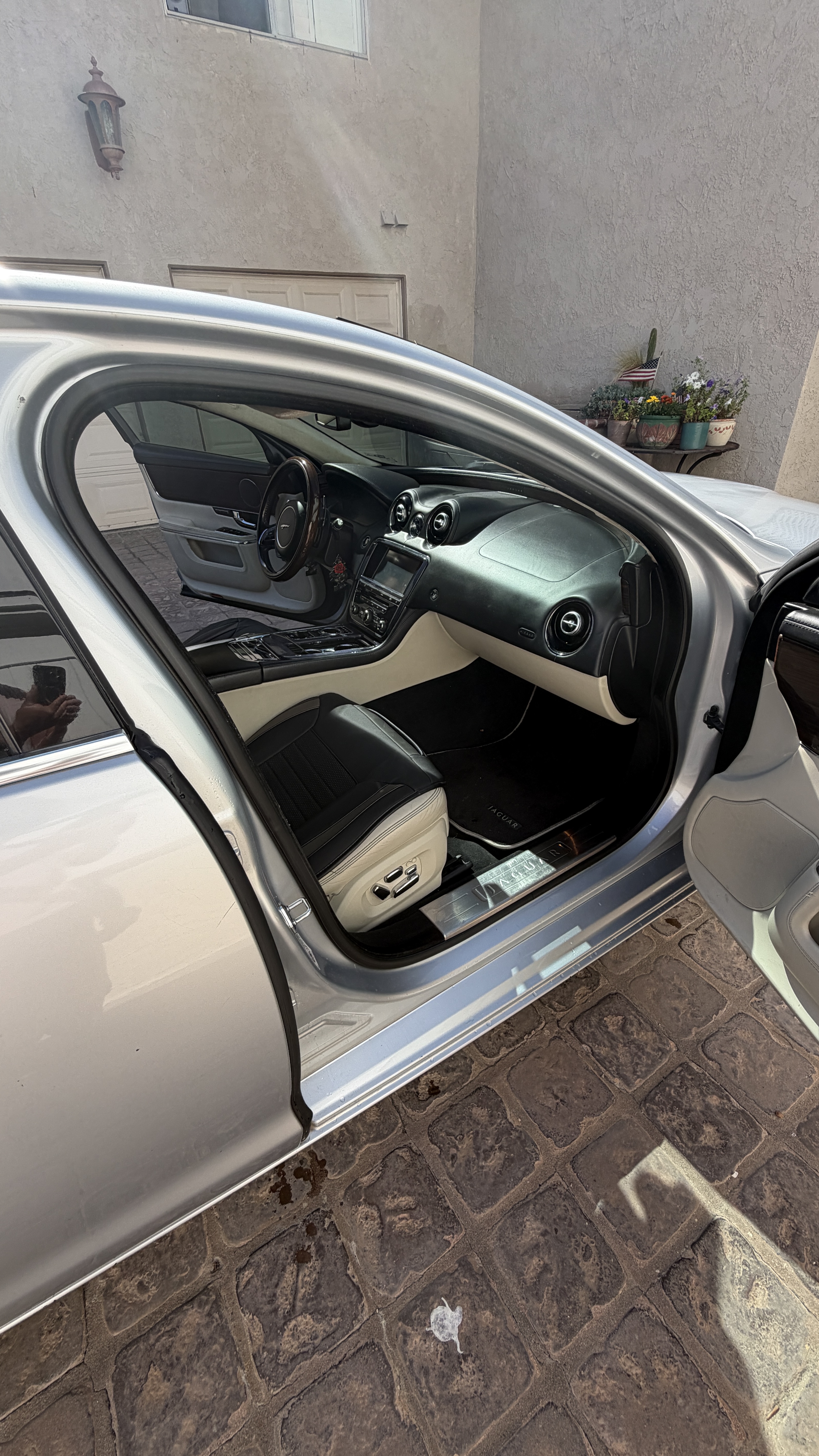 Used 2012 Jaguar XJ L RWD image 8