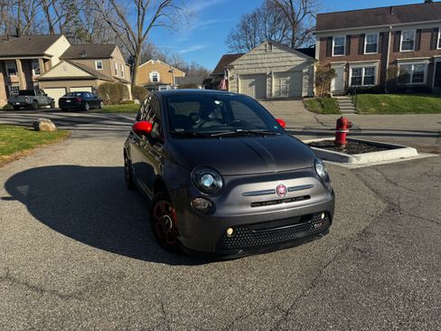 Used 2016 FIAT 500 e w/ Esport Package image 2