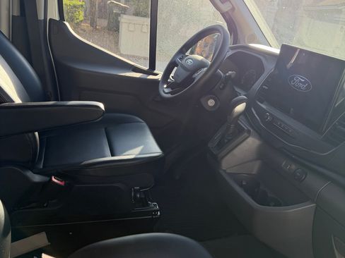 Used 2024 Ford Transit 250 Medium Roof w/LWB Van 3D image 5