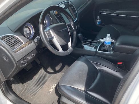 Used 2013 Chrysler 300 C image 4