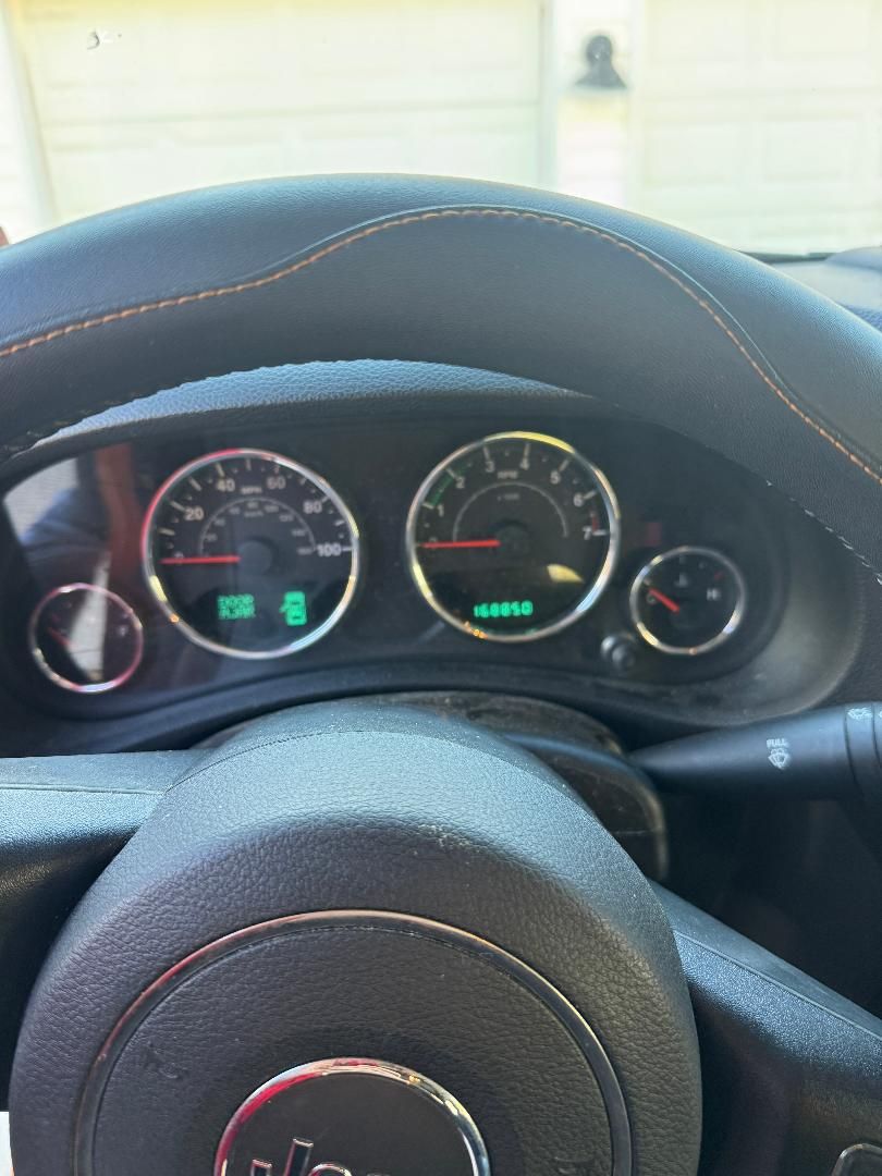Used 2012 Jeep Wrangler Unlimited Sport w/ Connectivity Group AWD/4WD image 9