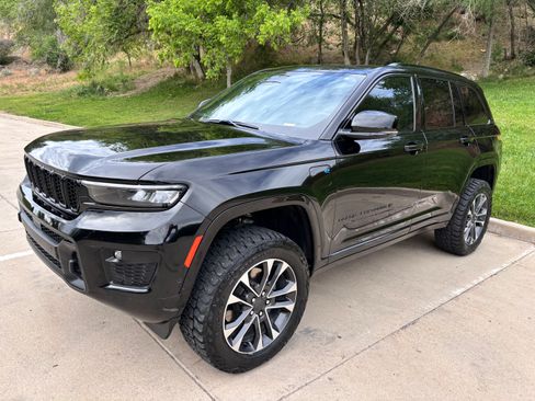 Used 2023 Jeep Grand Cherokee Overland AWD/4WD image 5