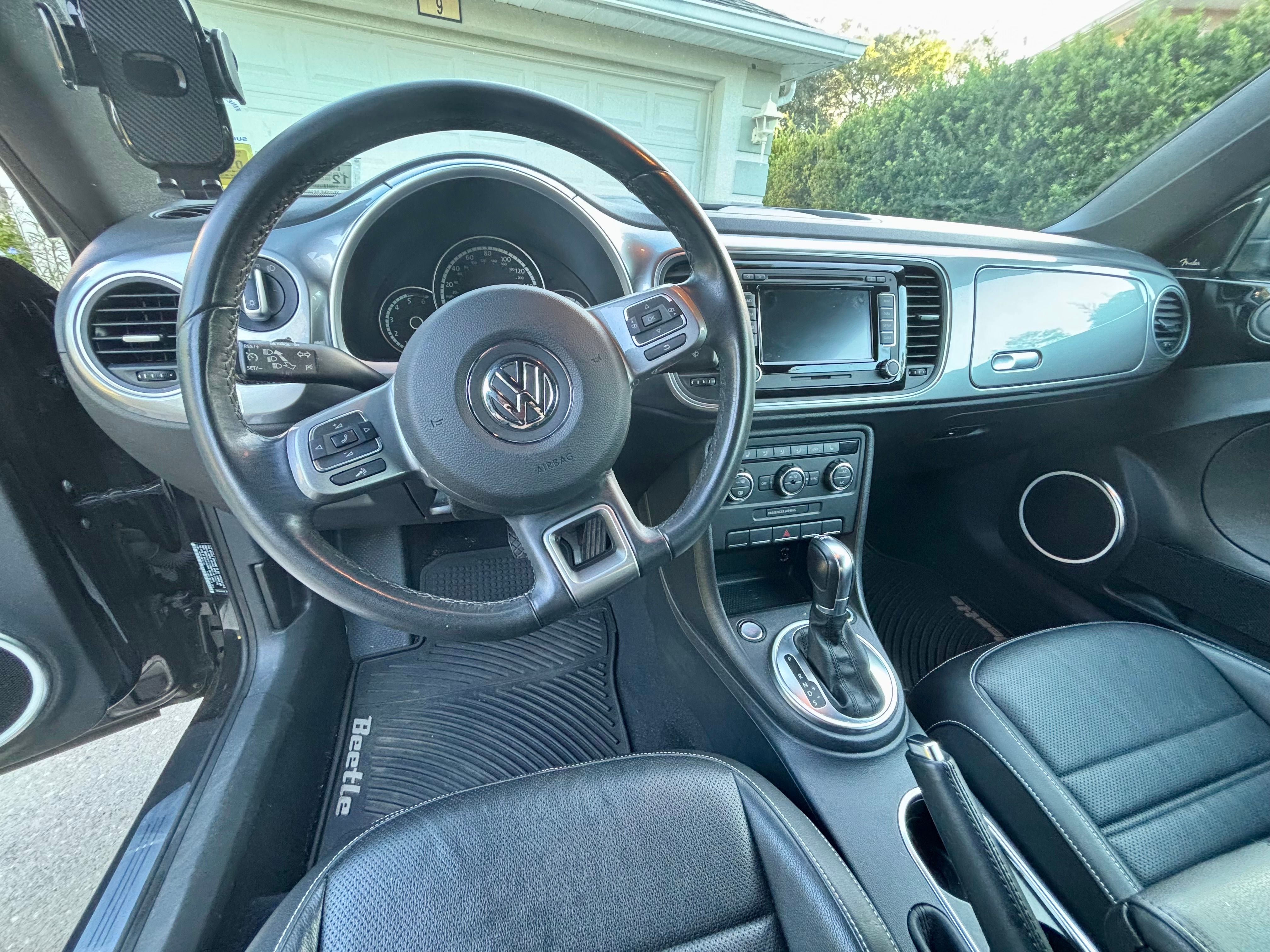 Used 2014 Volkswagen Beetle TDI FWD image 9