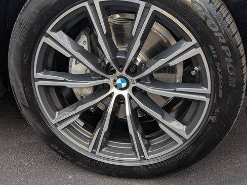 Used 2025 BMW X6 xDrive40i w/ Premium Package image 9