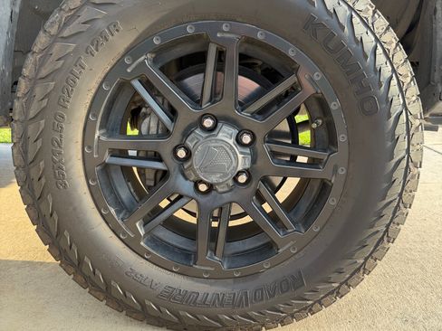 Used 2017 Toyota Tundra SR5 w/ SR5 Upgrade Package image 8