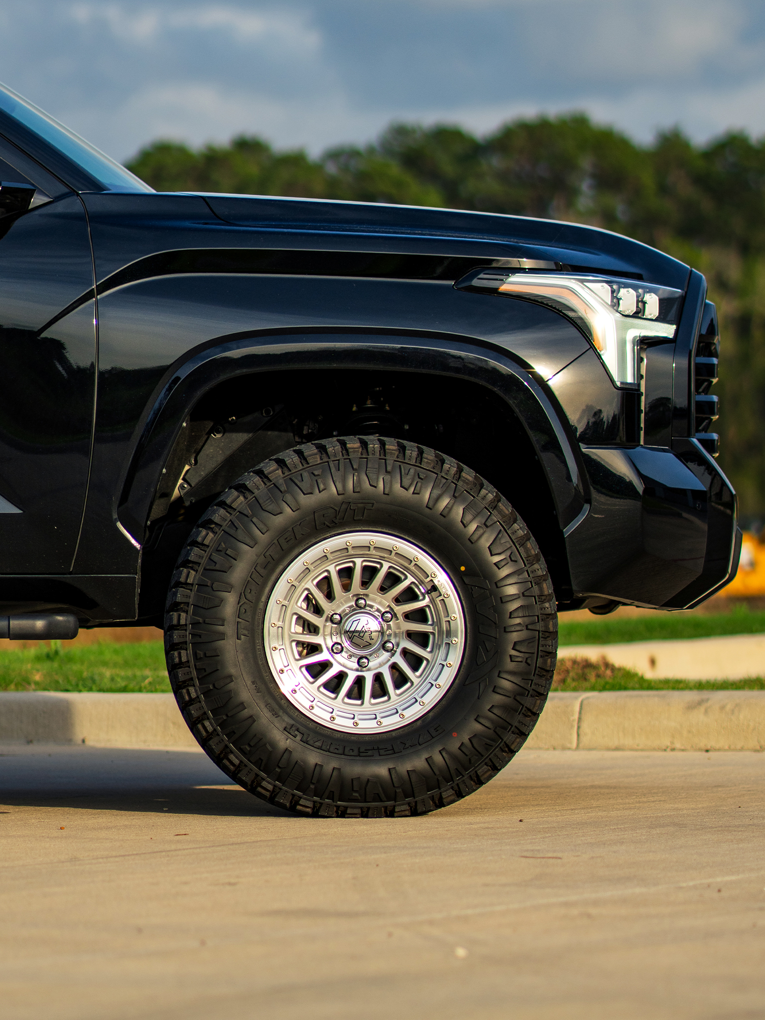 Used 2024 Toyota Tundra Limited AWD/4WD image 15