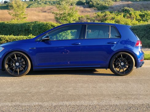 Used 2019 Volkswagen Golf 4-Door image 4