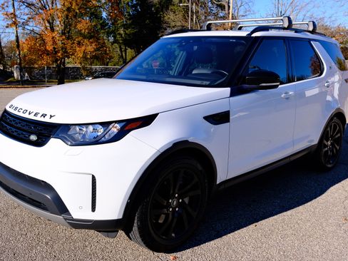 Used 2018 Land Rover Discovery SE image 9