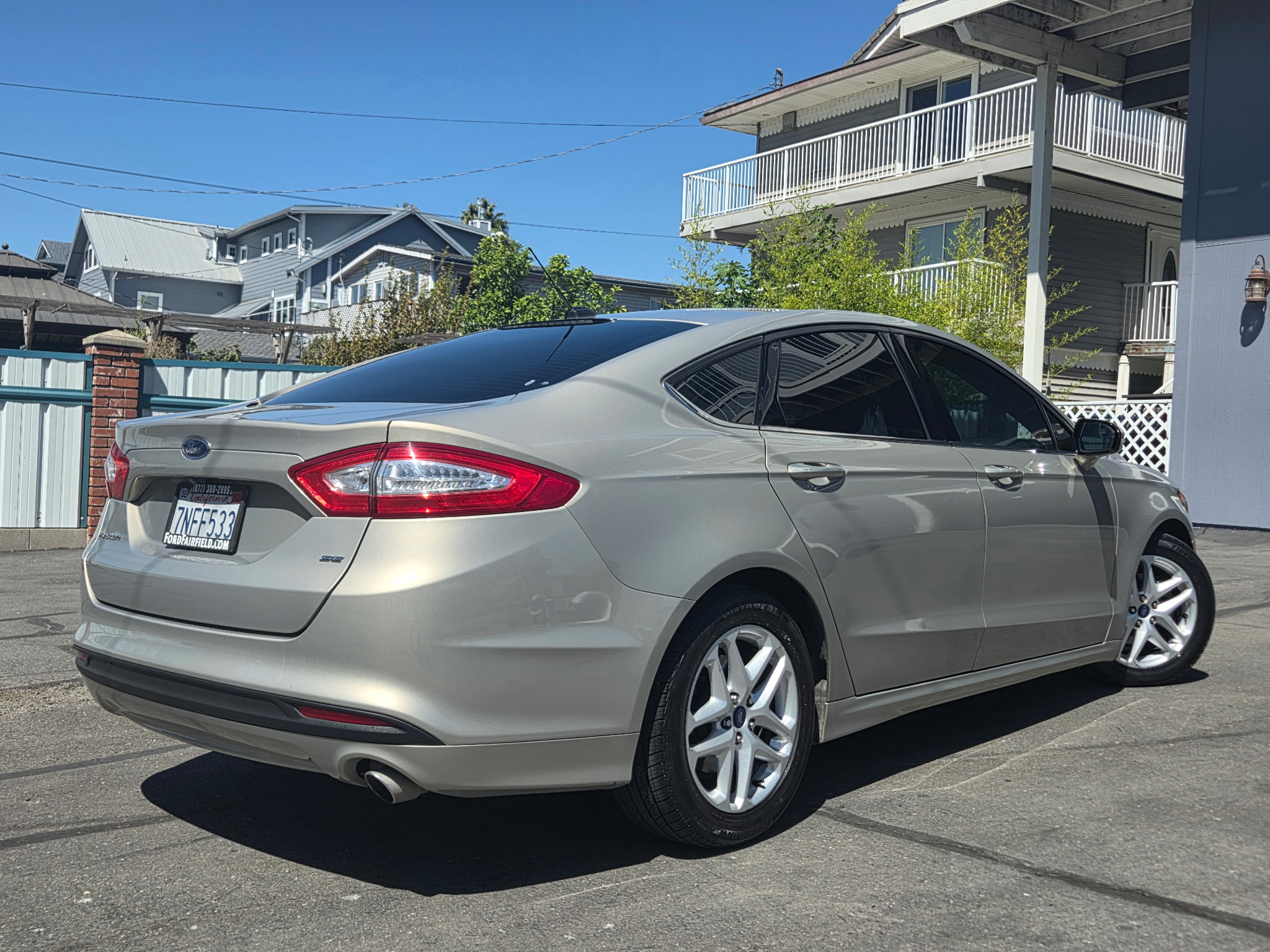 Used 2016 Ford Fusion SE FWD image 2