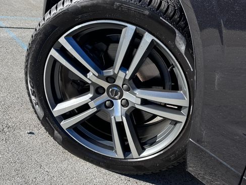 Used 2018 Volvo XC60 T6 Momentum w/ Convenience Package image 14