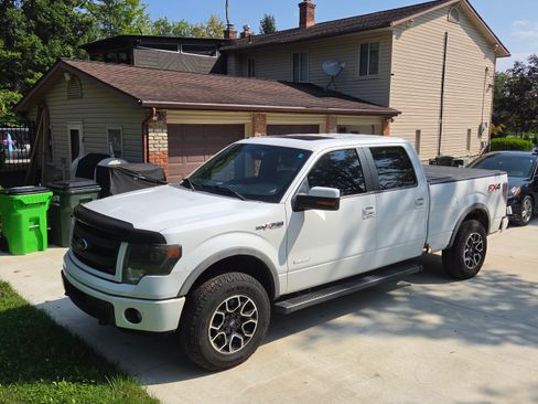 Used 2014 Ford F150 FX4 w/ Equipment Group 402A Luxury AWD/4WD image 10
