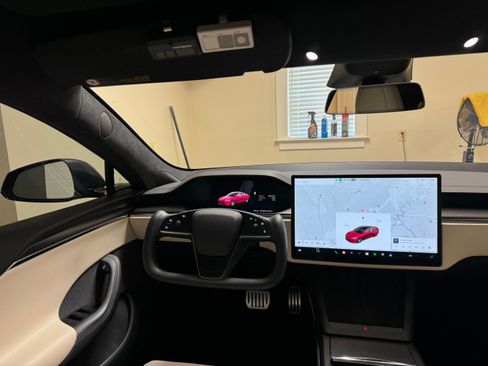 Used 2021 Tesla Model S Plaid image 15