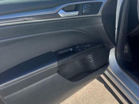 Used 2017 Ford Fusion Energi SE image 9