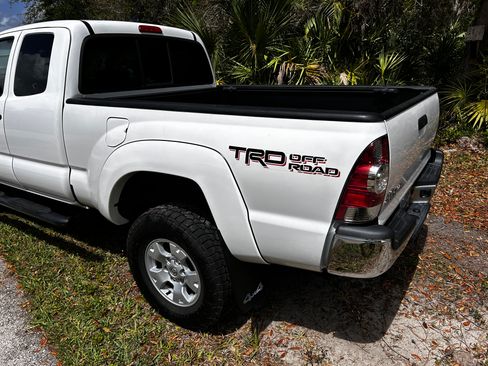 Used 2015 Toyota Tacoma 4x4 Access Cab V6 w/ TRD Off-Road Package image 5