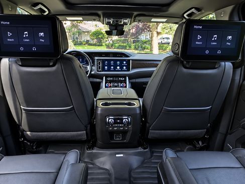 Used 2024 GMC Yukon XL Denali w/ Advanced Technology Package AWD/4WD image 13