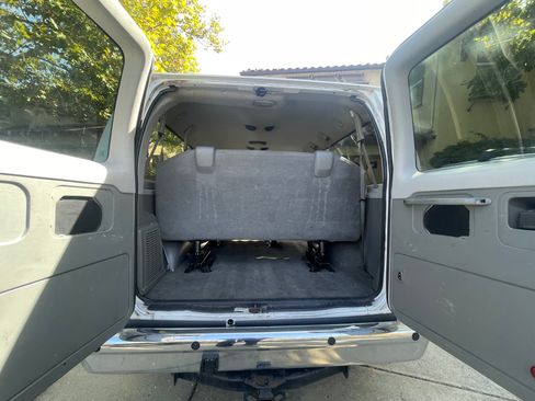 Used 2014 Ford E-350 and Econoline 350 XLT RWD image 16