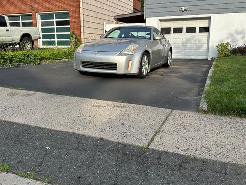 Used 2004 Nissan 350Z Coupe w/ Cargo Convenience Pkg image 1