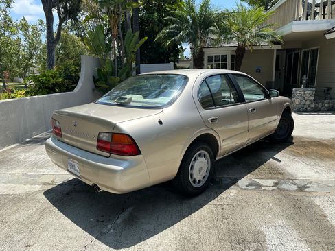 Used 1996 Nissan Maxima SE FWD image 6