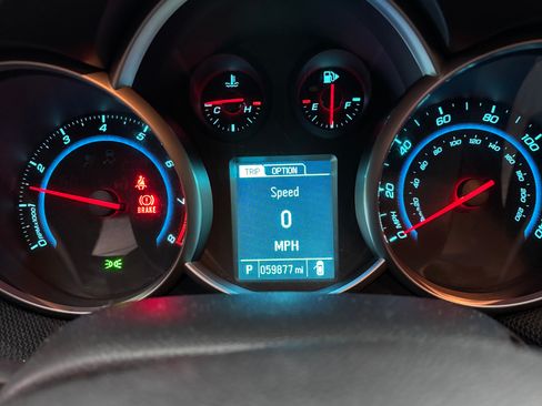 Used 2013 Chevrolet Cruze LT image 12