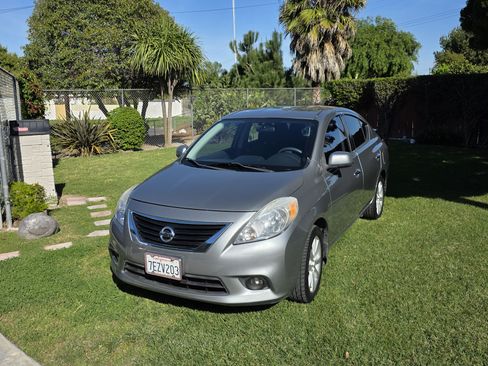 Used 2014 Nissan Versa SL w/ Tech Package image 4
