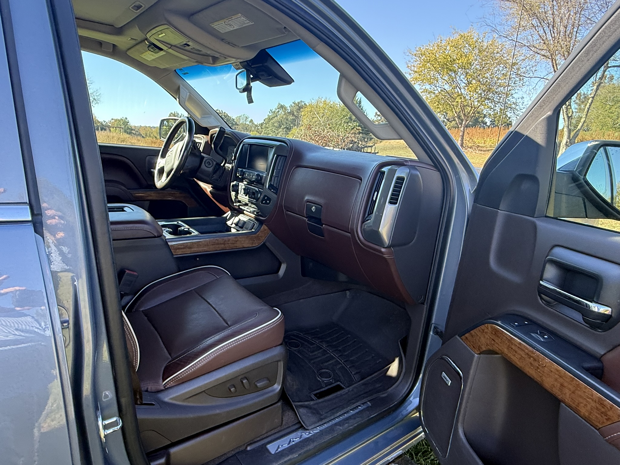Used 2016 Chevrolet Silverado 2500 High Country w/ High Country Premium Package AWD/4WD image 8