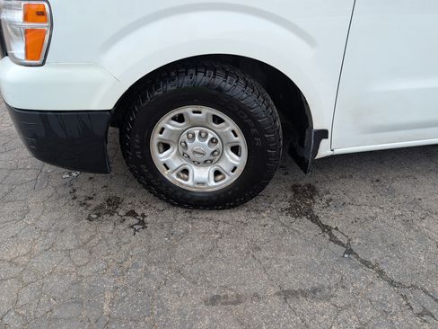 Used 2020 Nissan NV 2500 SV image 9