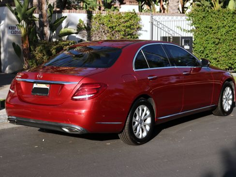Used 2017 Mercedes-Benz E 300 image 11